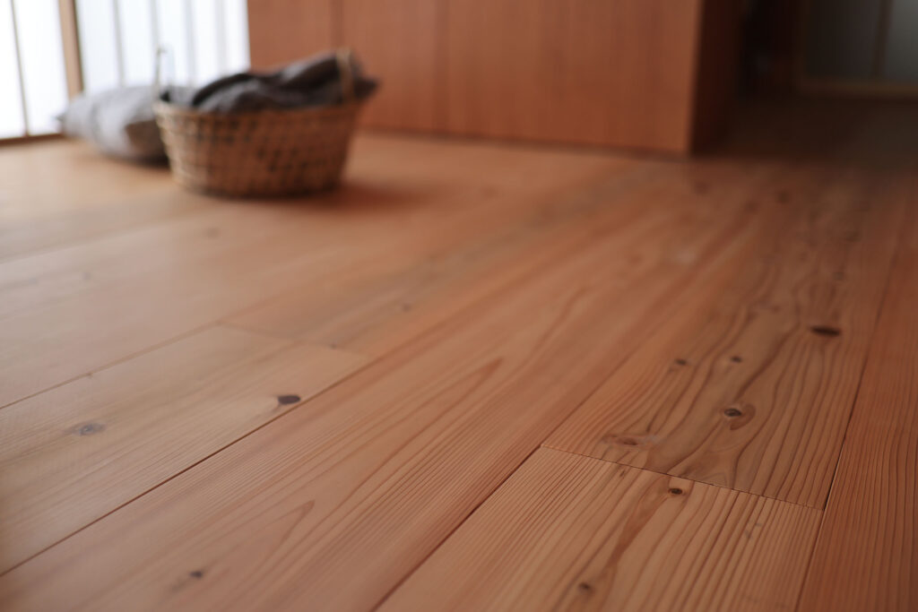 国産の木がつくる、ぬくもりあるリノベ空間