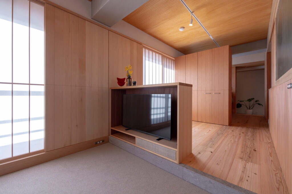 杉フローリングの自然素材が叶えるあたたかなマンションリノベ