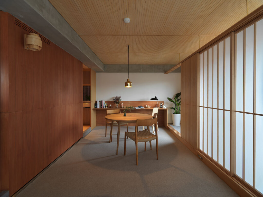 部屋をやさしく繋ぐ仕切りとして