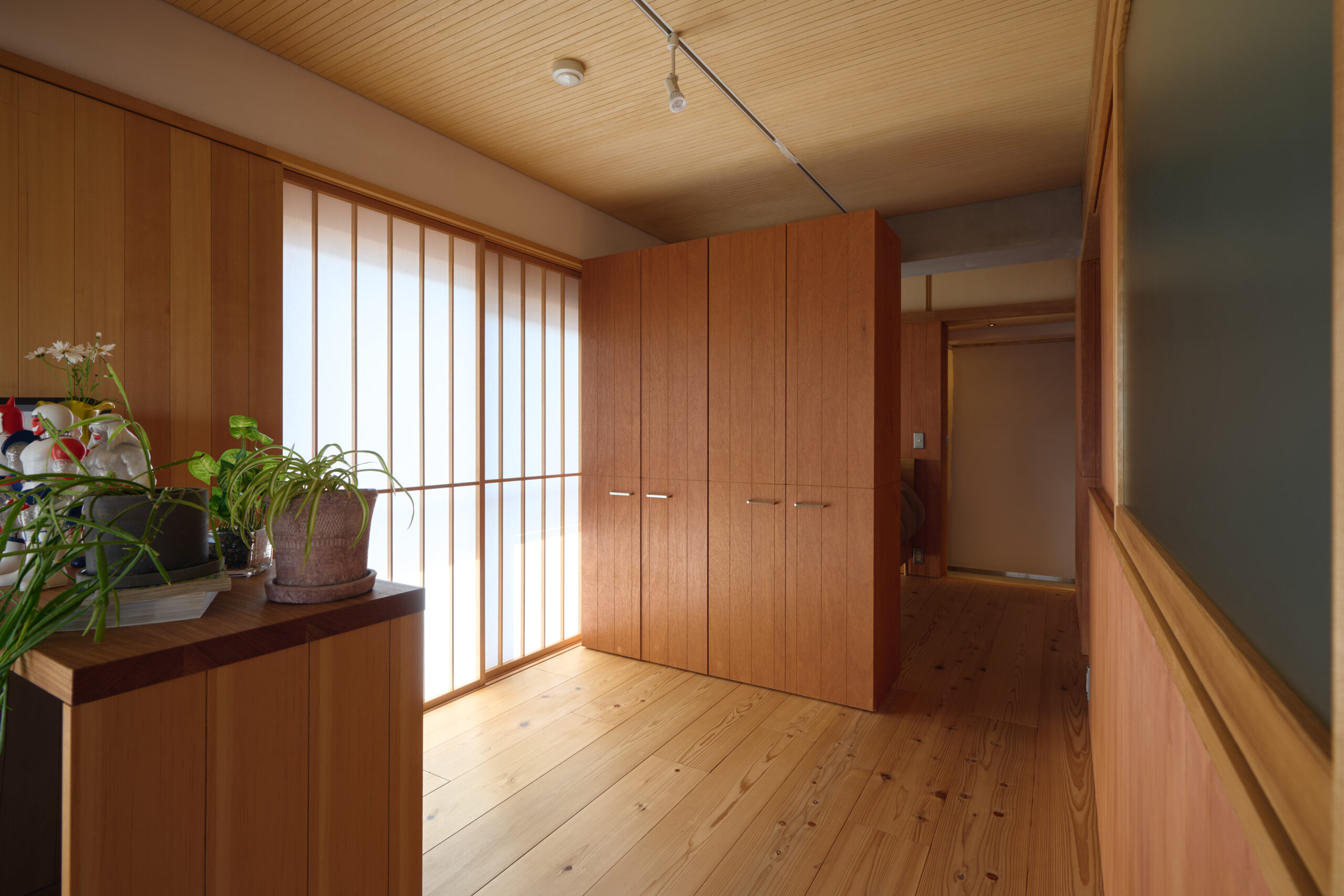 手をかけながら育てていく。マンションリノベで楽しむ無垢床材のある暮らし